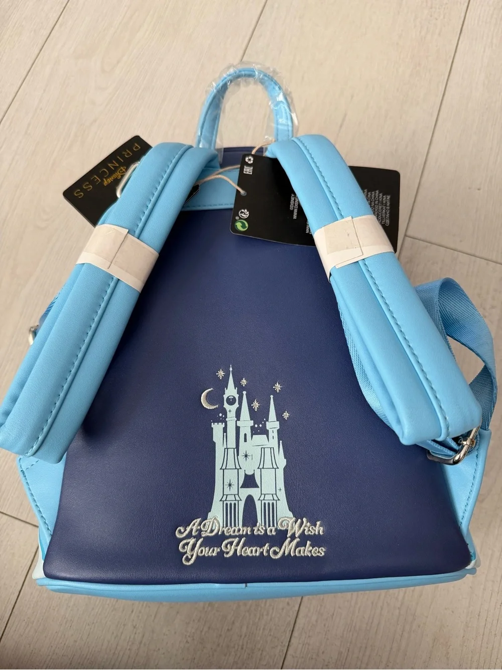 New Disney cinderella castle loungefly backpack glows in the dark